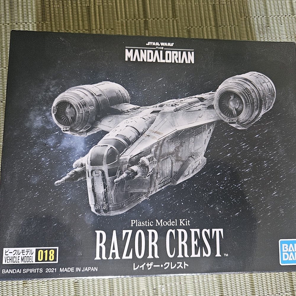 NIB Star Wars Mandalorian Razor Crest Model Kit